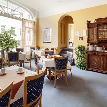 Hotel Garni Am Markt - Businesshotel - Fruehstuecksbuffet - Fahrradabstellplatz - Hunde Willkommen Нойщад бай Кобург Екстериор снимка