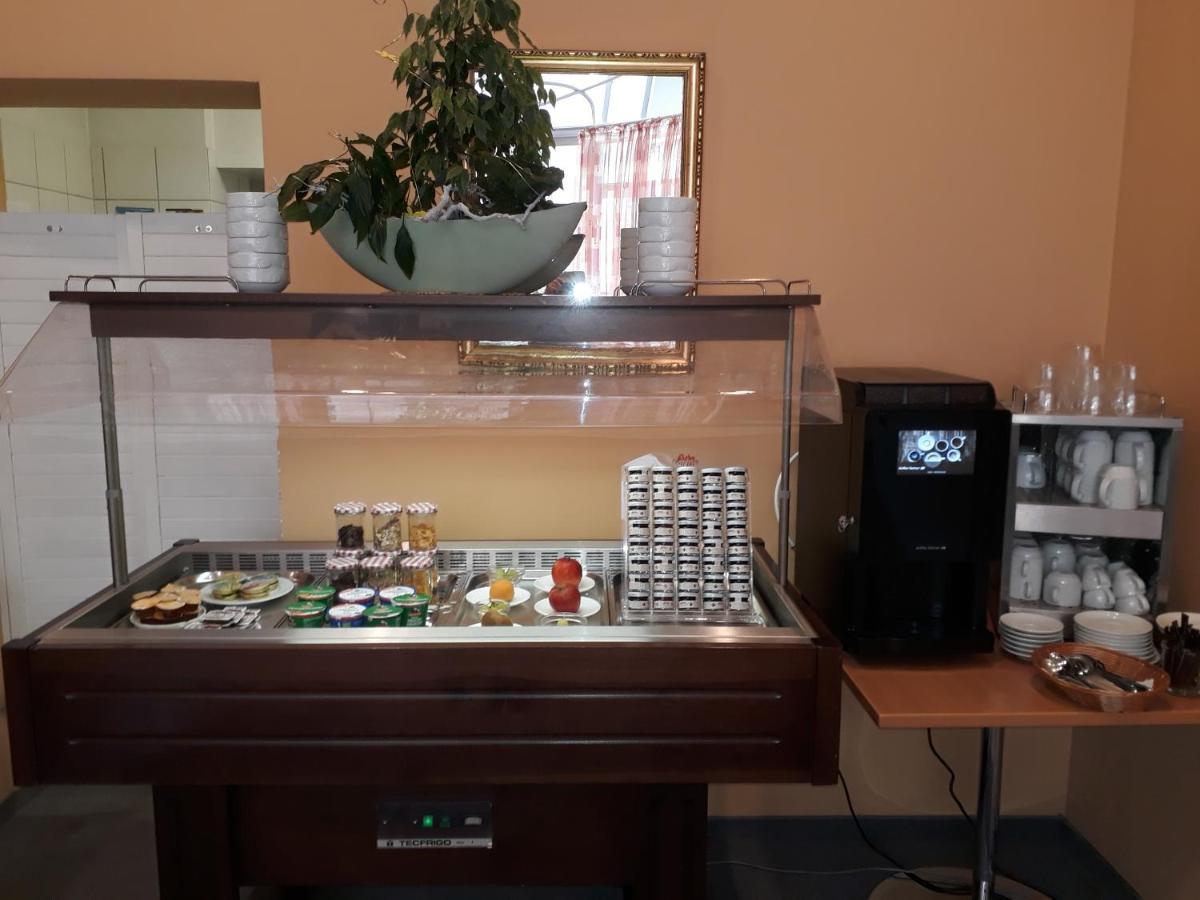 Hotel Garni Am Markt - Businesshotel - Fruehstuecksbuffet - Fahrradabstellplatz - Hunde Willkommen Нойщад бай Кобург Екстериор снимка
