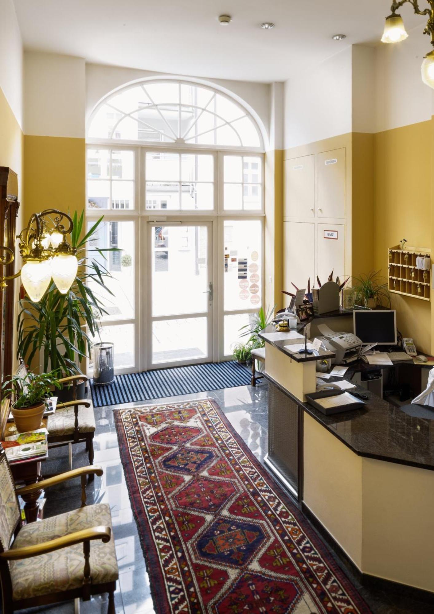 Hotel Garni Am Markt - Businesshotel - Fruehstuecksbuffet - Fahrradabstellplatz - Hunde Willkommen Нойщад бай Кобург Екстериор снимка