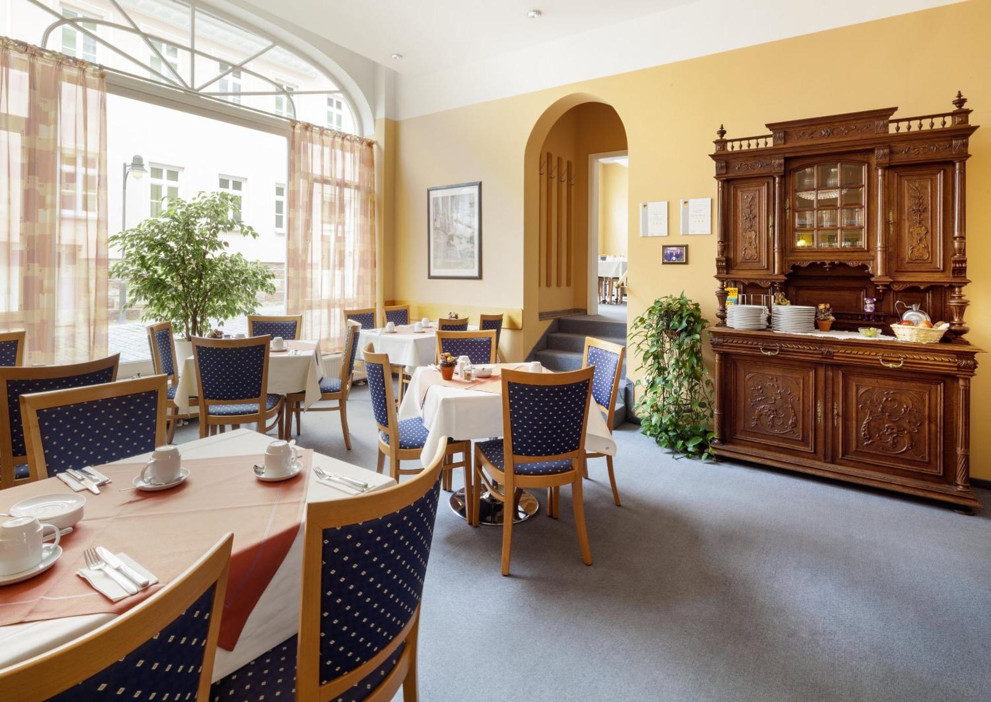 Hotel Garni Am Markt - Businesshotel - Fruehstuecksbuffet - Fahrradabstellplatz - Hunde Willkommen Нойщад бай Кобург Екстериор снимка
