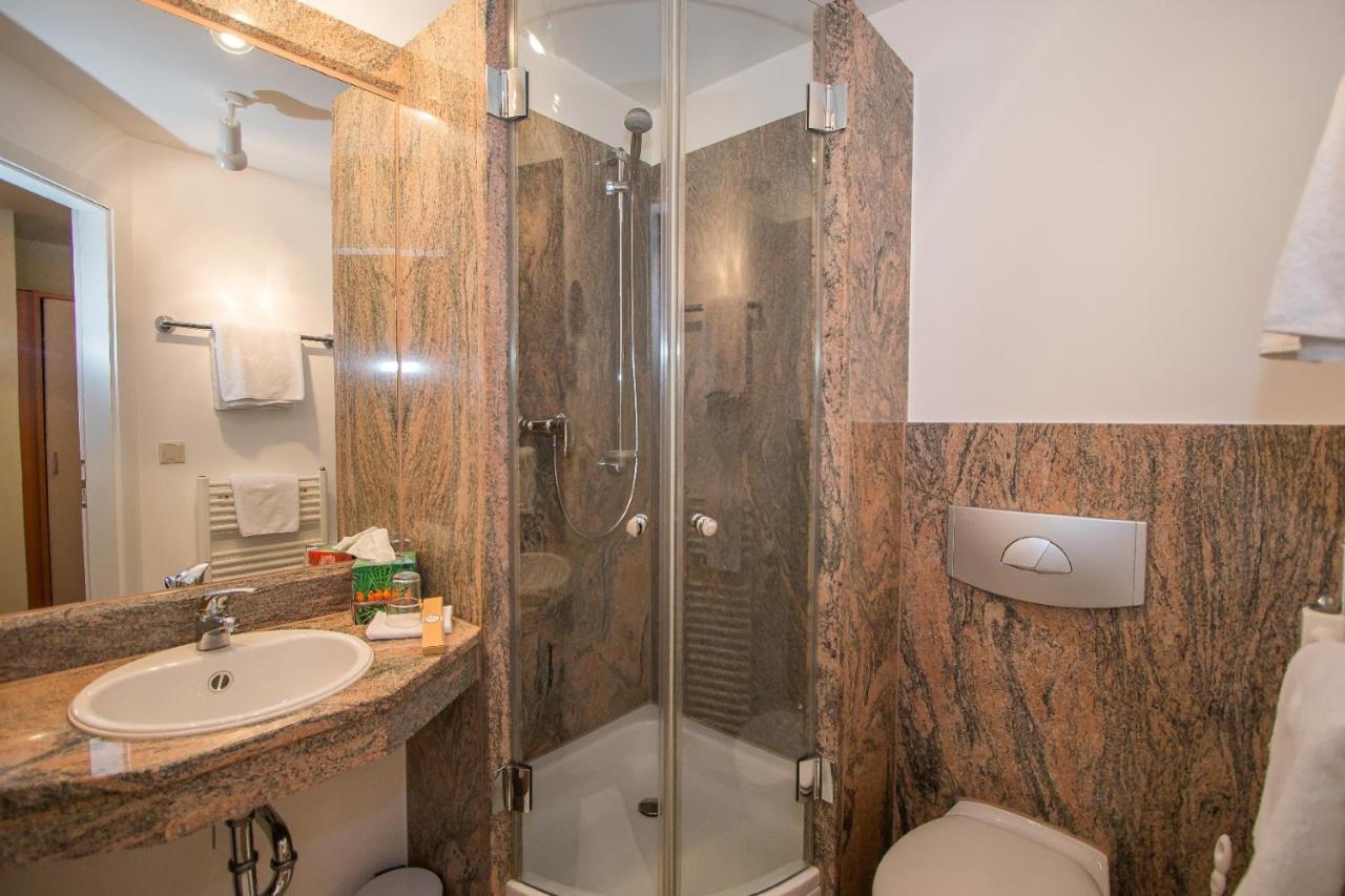 Hotel Garni Am Markt - Businesshotel - Fruehstuecksbuffet - Fahrradabstellplatz - Hunde Willkommen Нойщад бай Кобург Екстериор снимка