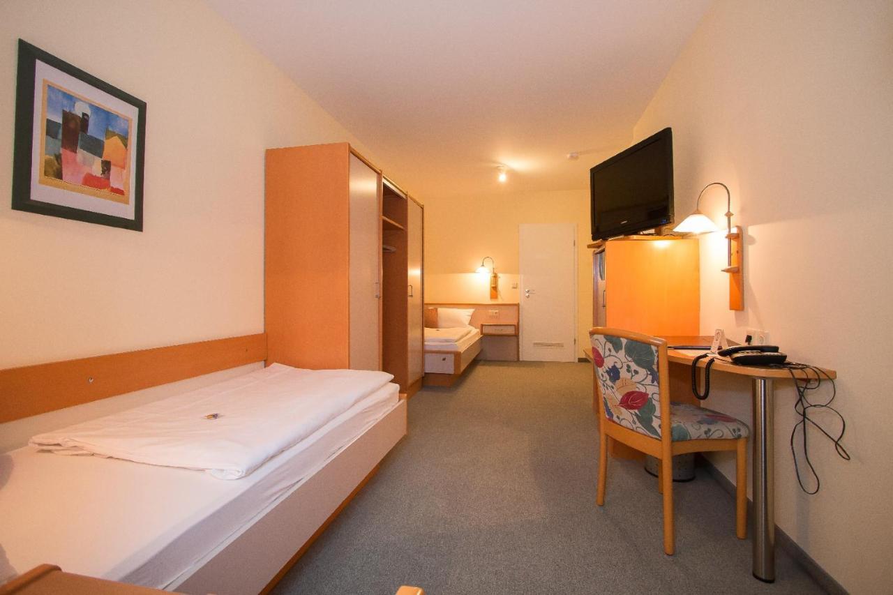 Hotel Garni Am Markt - Businesshotel - Fruehstuecksbuffet - Fahrradabstellplatz - Hunde Willkommen Нойщад бай Кобург Екстериор снимка