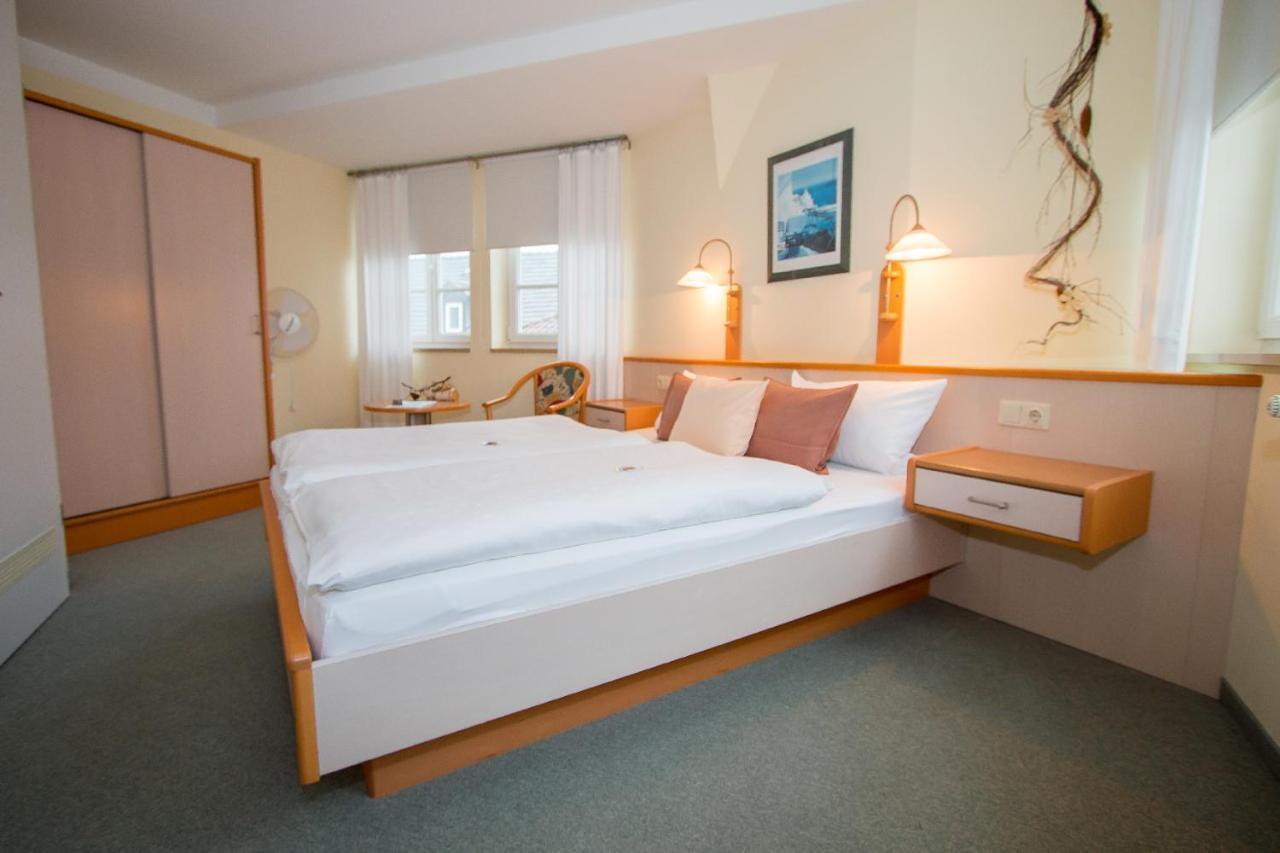 Hotel Garni Am Markt - Businesshotel - Fruehstuecksbuffet - Fahrradabstellplatz - Hunde Willkommen Нойщад бай Кобург Екстериор снимка