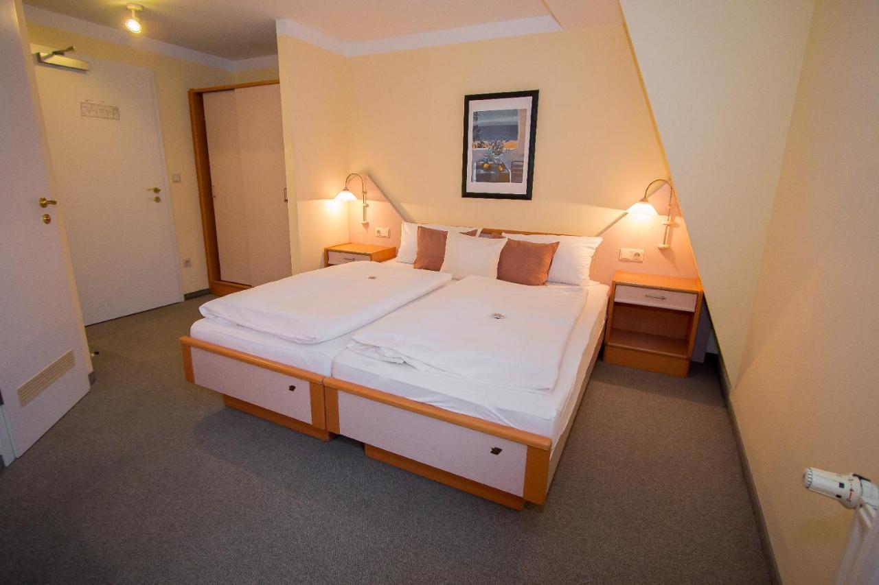Hotel Garni Am Markt - Businesshotel - Fruehstuecksbuffet - Fahrradabstellplatz - Hunde Willkommen Нойщад бай Кобург Екстериор снимка